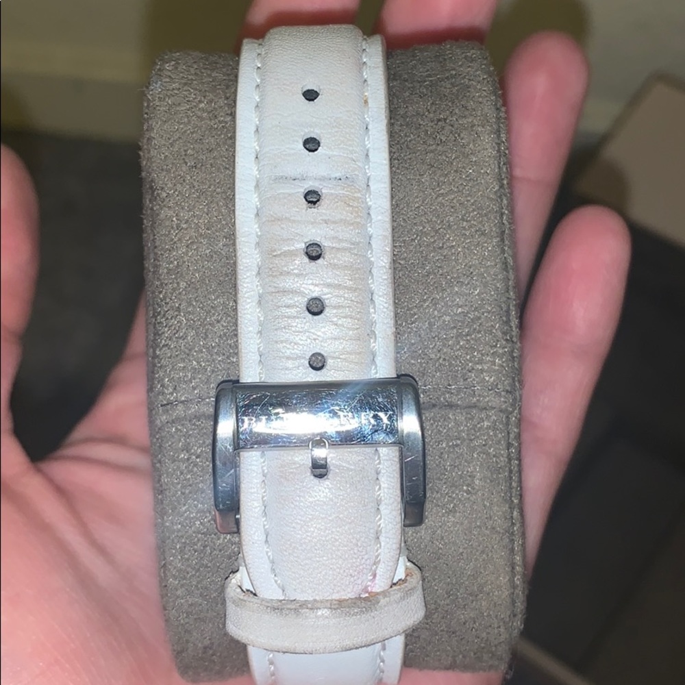 White Burberry watch - Picture 4 of 4